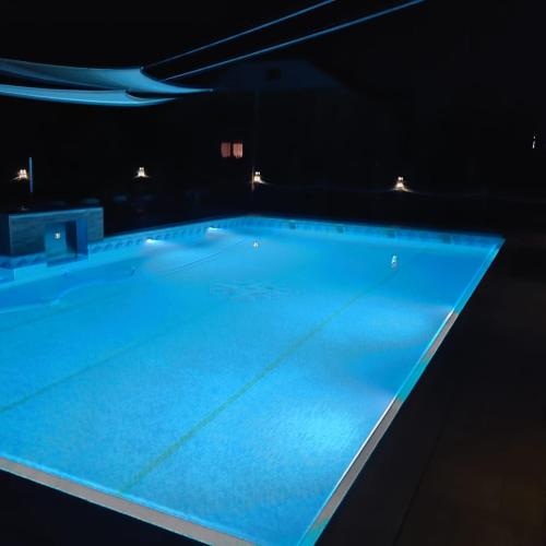Regent Blue Crystal Pool in Baile Felix