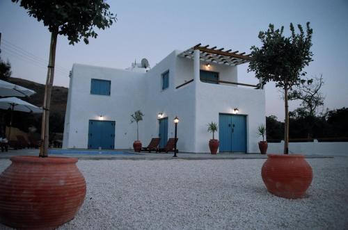Taman, Votsalo villa in Pomos