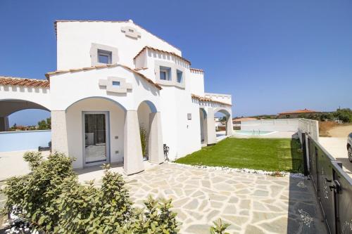 Villa con piscina vista mare il chiostro