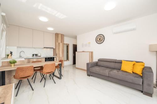 Poolside Hideout Apartments - image 10