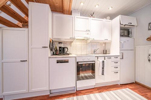 2 bedrooms, 3 beds