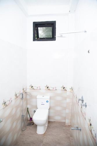 Twin Room image 8