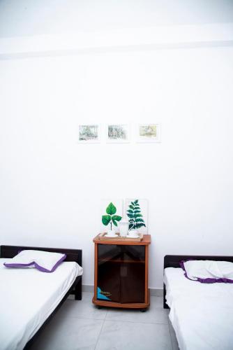 Twin Room image 6
