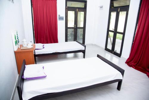 Twin Room image 1
