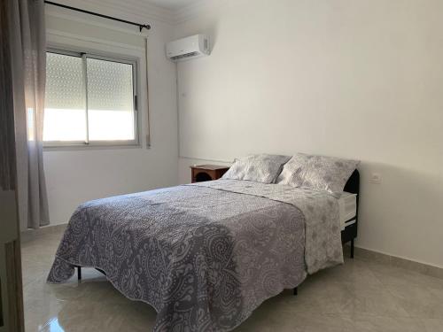 Charming centrally apartment, mountains views, sleeps 7 and baby, Тетуан (фото 9)