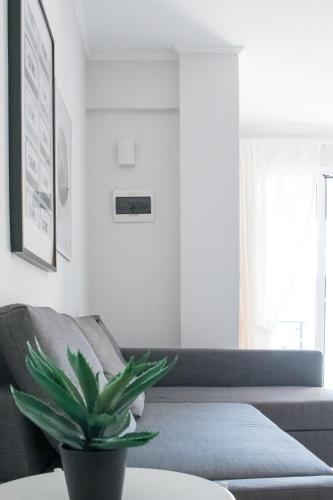 One-Bedroom Apartment image 1