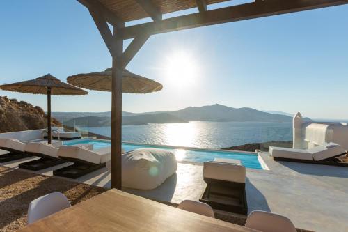 HoM Mykonos - Seaview Villa with private pool – khách sạn tại Ftelias