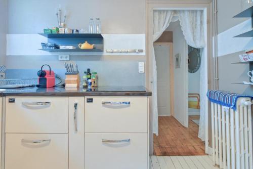 ห้องครัว, La Maison B - L'auberge autonome au charme vintage in แบร์ฌรัค