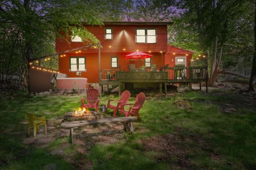 Chalet renovated Near Casino, Camelback , Kalahari 4bdrms firepit hot tub game room