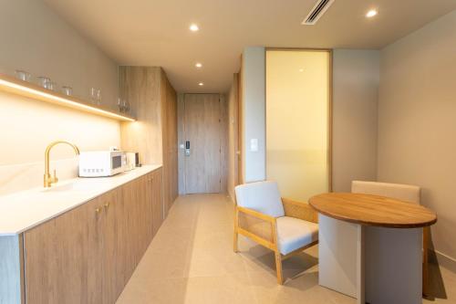 Double Room with Balcony image 2