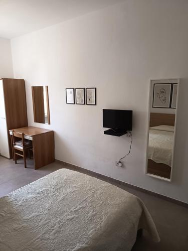  LOCANDA Roma sleep & food in Donoratico