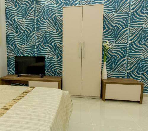 Studio (3 Adults) image 6