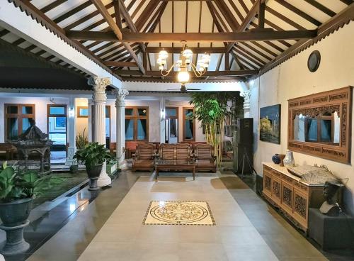 Omah Keniten near Ratu Boko Temple