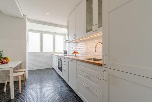 HostWise - Bright & Spacious Flat w/ Garage, Porto (foto 4)