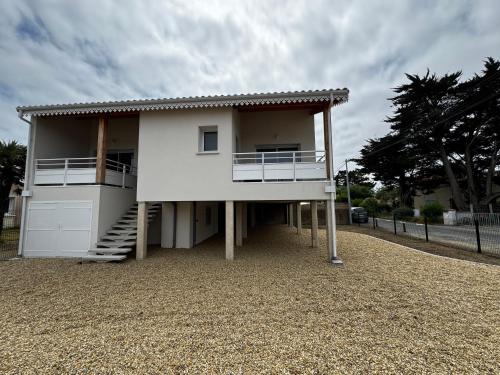 A szálláshely kívülről, Maison pilotis 6 pers 50m mer in Les Moutiers-en-Retz