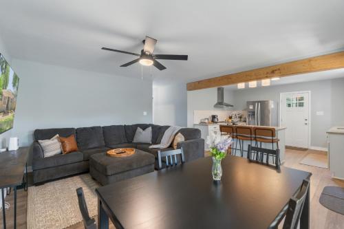 Comfortable 4 Bedroom House Minutes from Uptown Charlotte