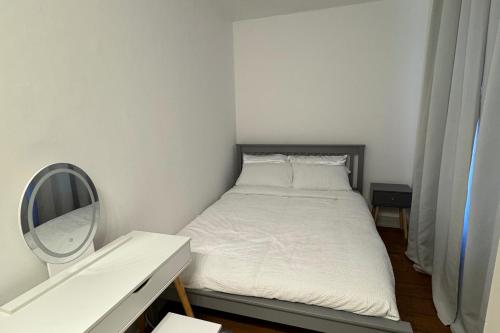 Covent Garden 1-Bed Apt Sleeps 4 7 min to Station - image 9