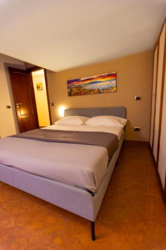 Binario 20, Naples