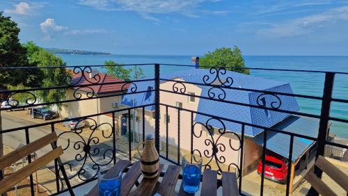 2 bedrooms, 4 beds