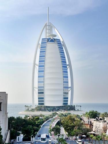 Luxurious 3BR APT Offering Full Burj AlArab Views, Dubai