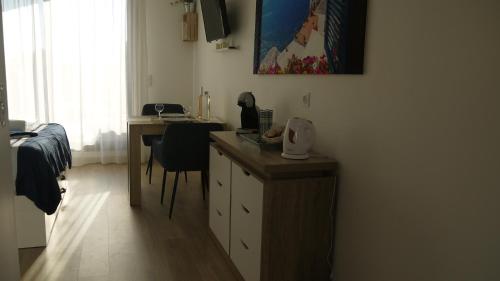 Modern Studio with Private Terrace & Pool – 15 min from Aix TGV 