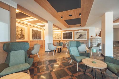 大堂, 德斯阿爾卑斯公寓式酒店 (Aparthotel Des Alpes) in 卡瓦萊塞