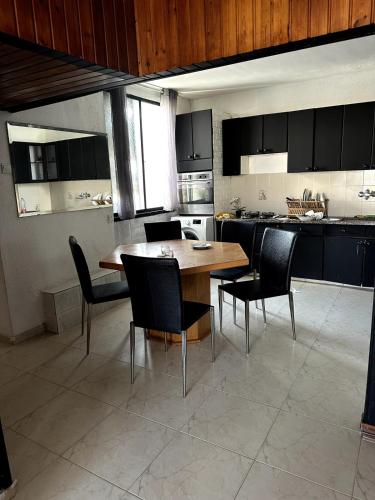 Family apt on the beach in Kiryat Yam