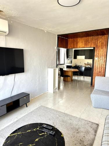 Family apt on the beach in Kiryat Yam