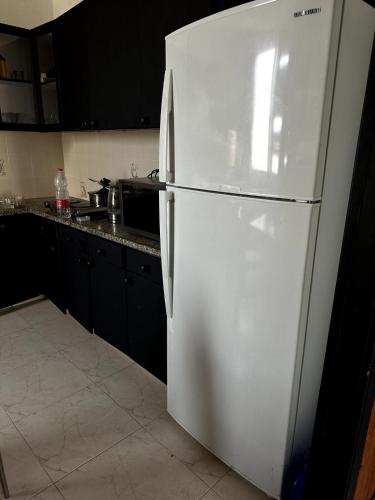 Family apt on the beach in Kiryat Yam