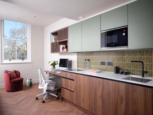 South Kensington Apartments - image 6