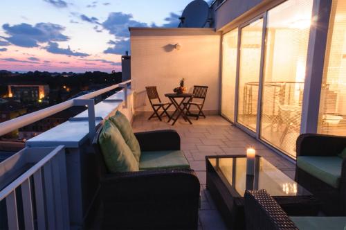 Sunset Penthouse Apartment With Jacuzzi - image 2