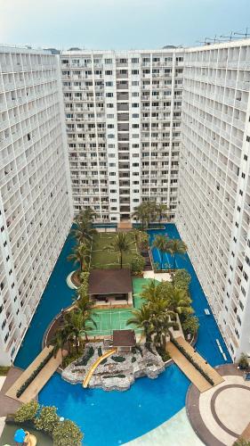 7 Mins from MOA Comfy Stay with Pool View and WiFi, Manila