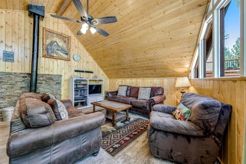 Castle Rock Cabin in Big Bear Lake, USA