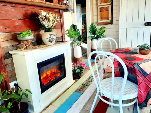 Exterior view of Rosewood Cottage -Entire 2 bedroom home with Netflix & WiFi
