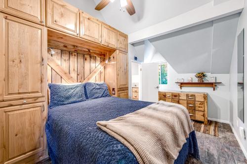 Castle Rock Cabin in Big Bear Lake, USA