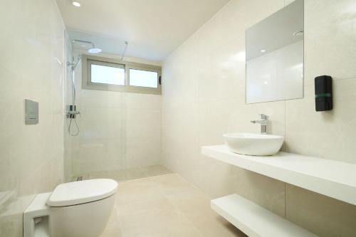 Family Room image 1