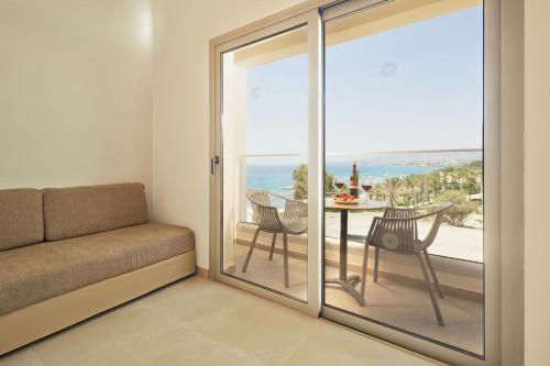 Twin Room with Sea View image 3