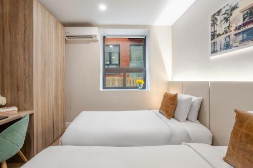 Twin Room image 8