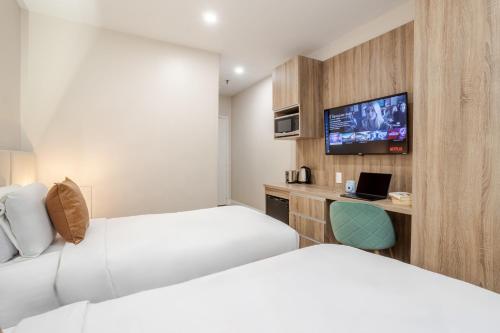 Twin Room image 3
