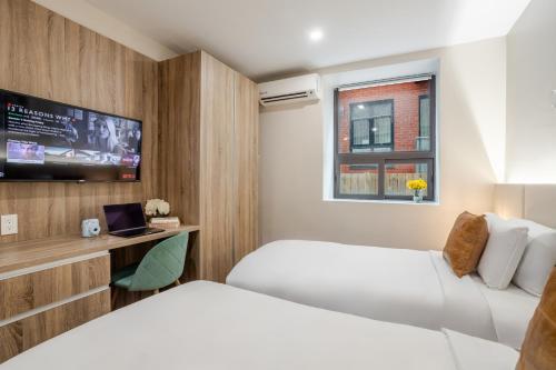 Twin Room image 7