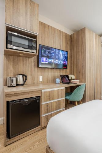 Twin Room image 4