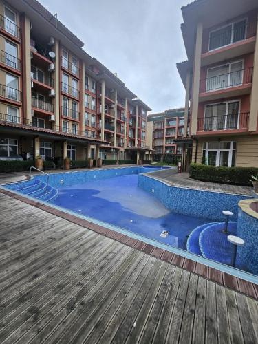 مسبح, Sunny View SP apartments in وسط مدينة نيسبار