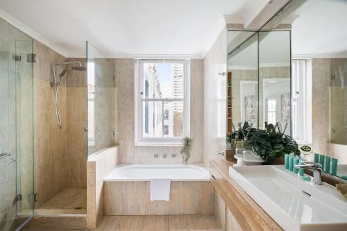 Aurelia Darling - Boutique Poolside Retreat near CBD - image 4