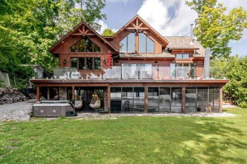 Zunanjost, Lakefront cottage with golf area BBQ pool table in Trent Lakes