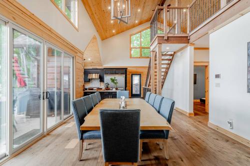 Oprema, Lakefront cottage with golf area BBQ pool table in Trent Lakes
