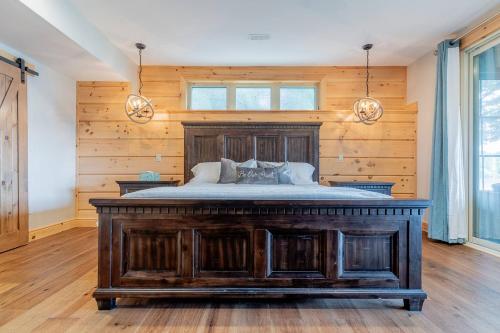 Lakefront cottage with golf area BBQ pool table in Trent Lakes