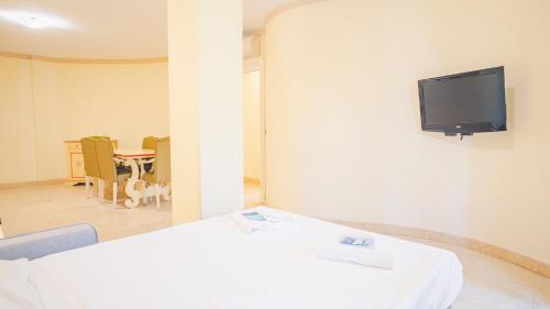 2 bedrooms, 4 beds