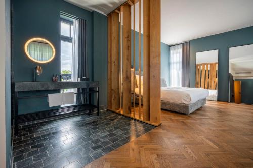 room detail thumbnail 0