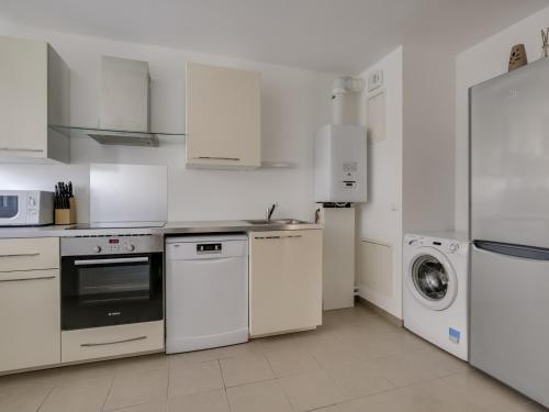Apartment (8 Adults) image 10