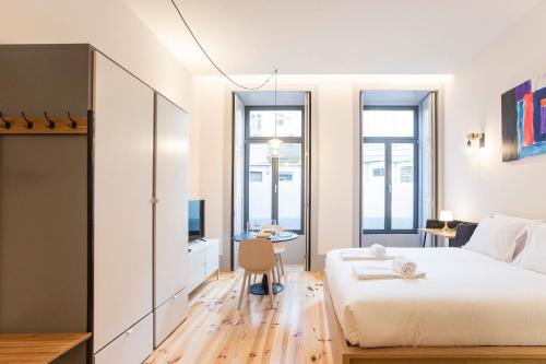 Modern Retro Downtown by LovelyStay, Porto